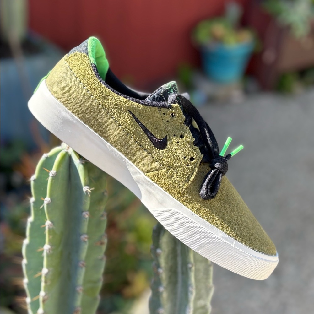Nike SB Shane O’Neill Suede Sneakers - Picture 4 of 16